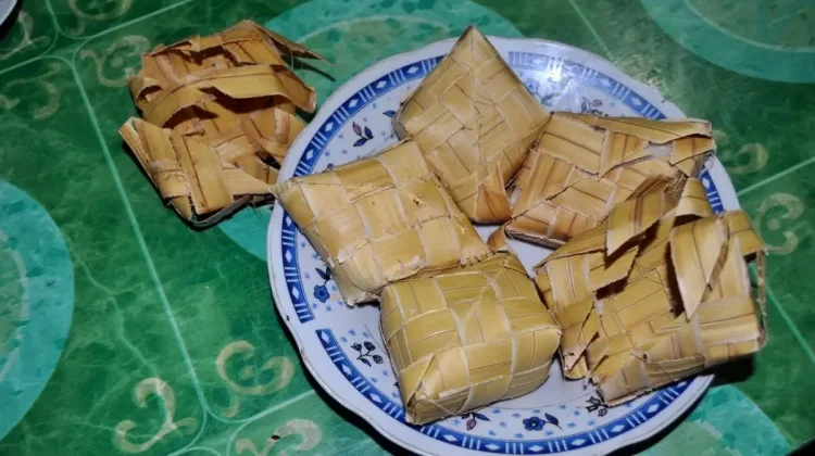 Mengapa Ketupat Lebaran Berbentuk Anyaman? Ini Sejarahnya