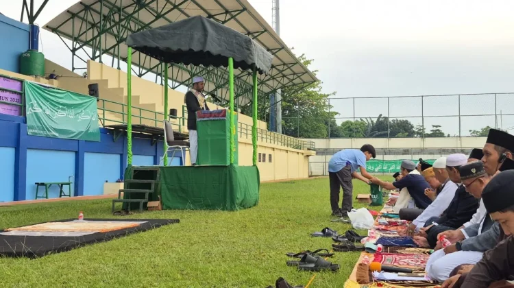 Sujud dan Gema Takbir Ribuan Jamaah, Menyulap Stadion Merpati Depok di hari Fitri