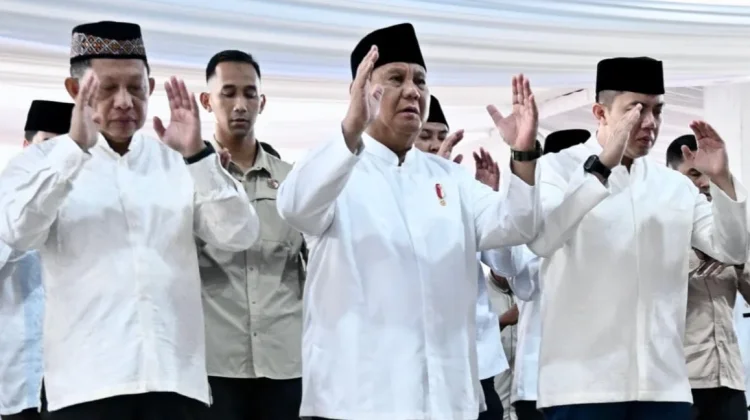 Presiden Prabowo Salat Idulfitri Bersama Korban Bencana di Aceh Tamiang