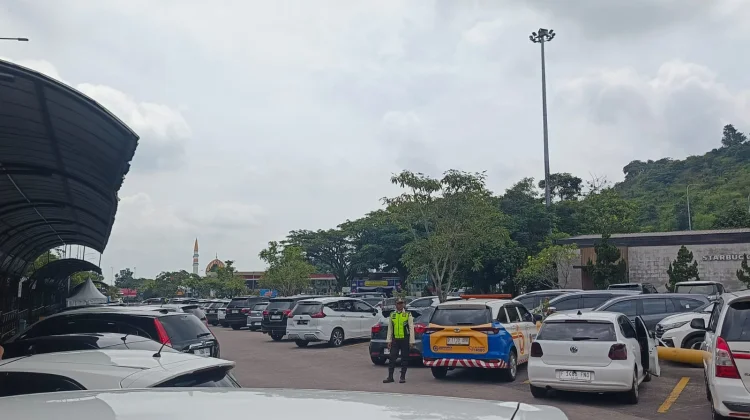 KM 97 Bandung-Jakarta Masih Jadi Lokasi Singgah Favorit Pemudik dan Wisatawan