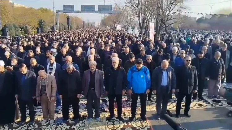 Salat Idulfitri Ribuan Warga Iran Tetap Digelar Meski Konflik Membayangi