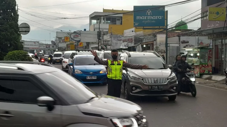 Libur Lebaran Picu Lonjakan Kendaraan Wisata di Jabar