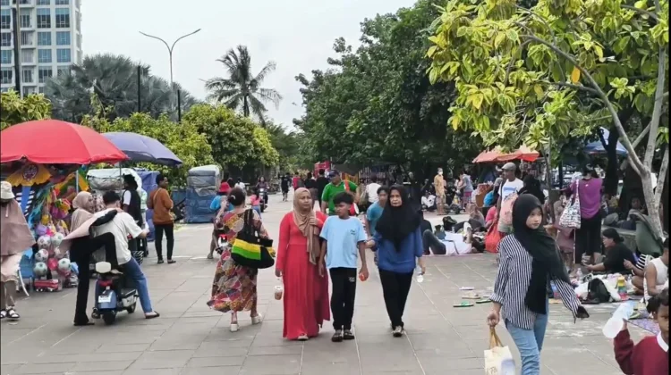 Pengunjung Ancol Tembus 64 Ribu Orang, Pantai Masih Jadi Favorit