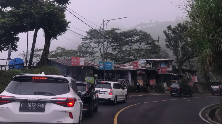 Antisipasi Macet, 'One Way' Puncak Diberlakukan Lebih Cepat