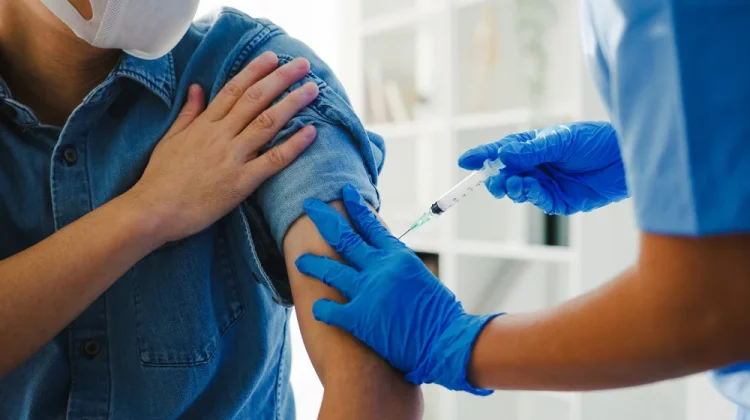 Bukan Hanya Wanita, Inilah Alasan Pria Perlu Mendapatkan Vaksin HPV