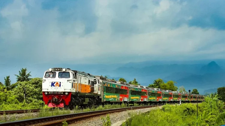 KAI Jaga Keberlanjutan Ekosistem Melalui Efisiensi Air selama Mudik