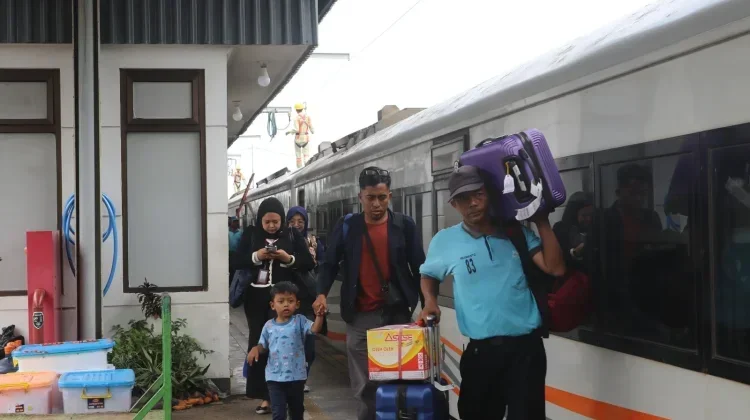 Penumpang Arus Balik KAI Daop 3 Cirebon Tembus 49 Ribu, Puncak Terjadi H+2 Lebaran
