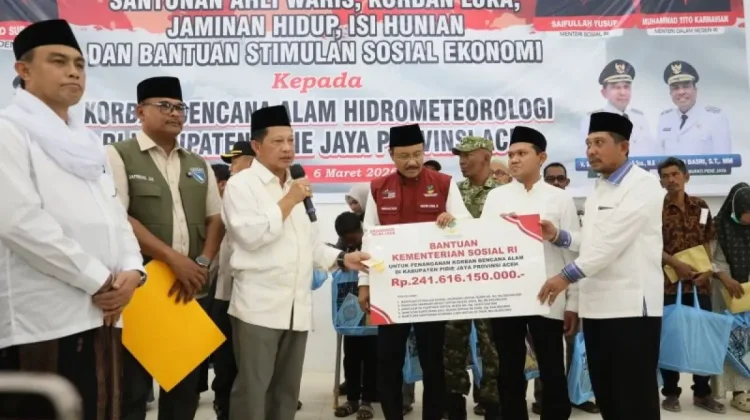 Kemensos Salurkan Rp700 Miliar Bansos Bencana di Sumatra