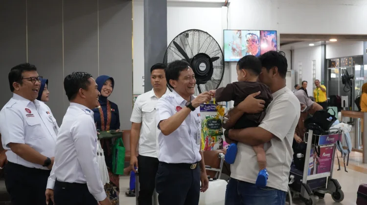 Dirut KAI Tinjau Layanan Jember-Surabaya, Catat Penjualan Tinggi