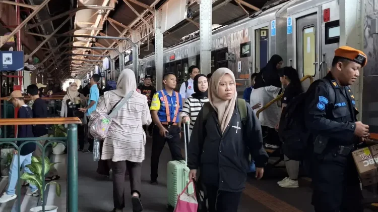 Antisipasi Lonjakan Penumpang, KAI Perkuat Layanan dengan 52 Kereta Tambahan