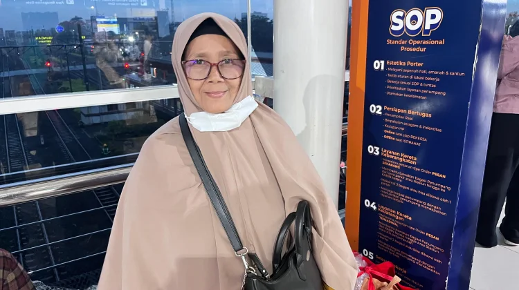 Rindu Terbayarkan Melalui Perjalanan Kereta Sugiyatmi saat Lebaran