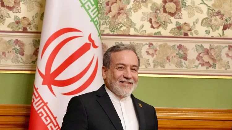 Iran Pastikan Selat Hormuz Terbuka untuk Negara Sahabat