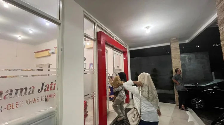 Pengunjung Toko Oleh-Oleh di Jember Naik Tajam saat Libur Lebaran