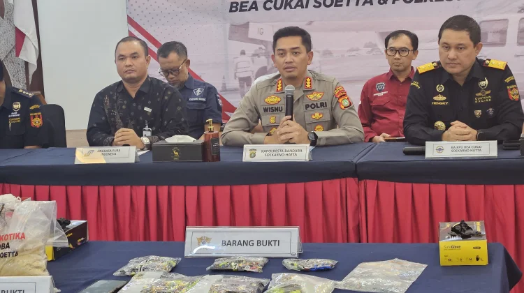 Polisi-Bea Cukai Soetta Gagalkan Potensi Pembuatan Pabrik Ekstasi
