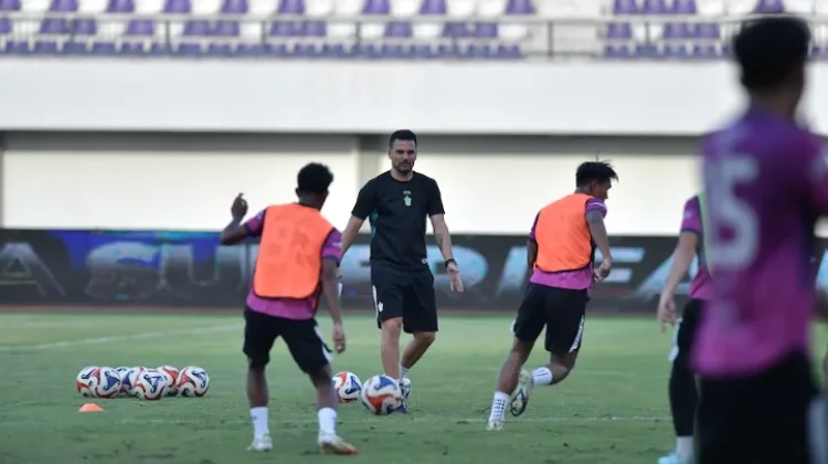 Hadapi Sembilan Laga Pamungkas, Carlos Pena Soroti Disiplin Skuad Persita