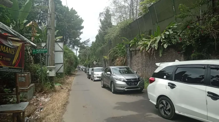 Polres Cianjur Imbau Warga Tertib di Jalur Alternatif Puncak