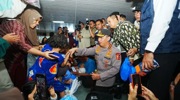 Tinjau Pelabuhan Bakauheni, Kapolri Pastikan Arus Balik Lancar