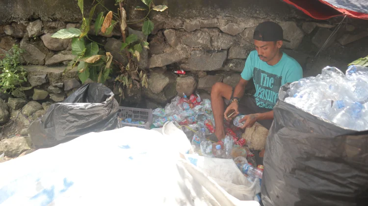 Pahlawan tanpa Seragam: Pemulung Dibalik Roda Ekonomi Sirkular