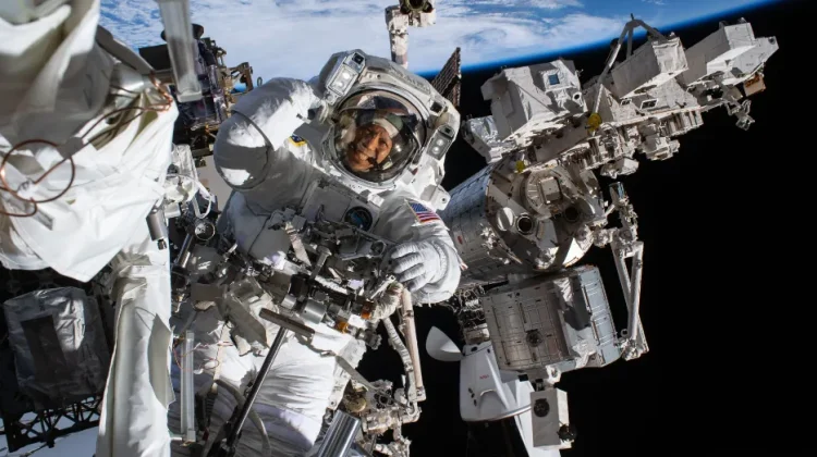 Awak ISS Nikmati Hari Libur usai Pekan Sibuk dengan Eksperimen dan Spacewalk