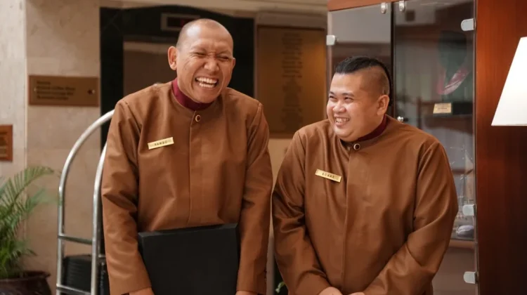Sentuhan Komedi Oki Rengga dan Lolox Segarkan Film Horor 'Tiba-Tiba Setan'