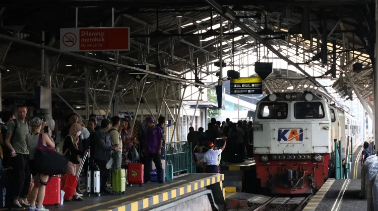 KAI Layani 229.201 Penumpang Jarak Jauh Arus Balik Lebaran di Hari Minggu