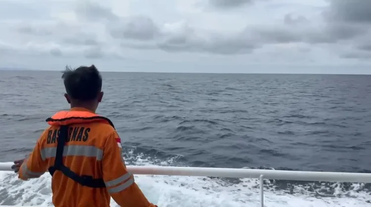 Kapal Nazila 05 Tenggelam di Perairan Maluku Utara, 27 ABK Masih Dicari
