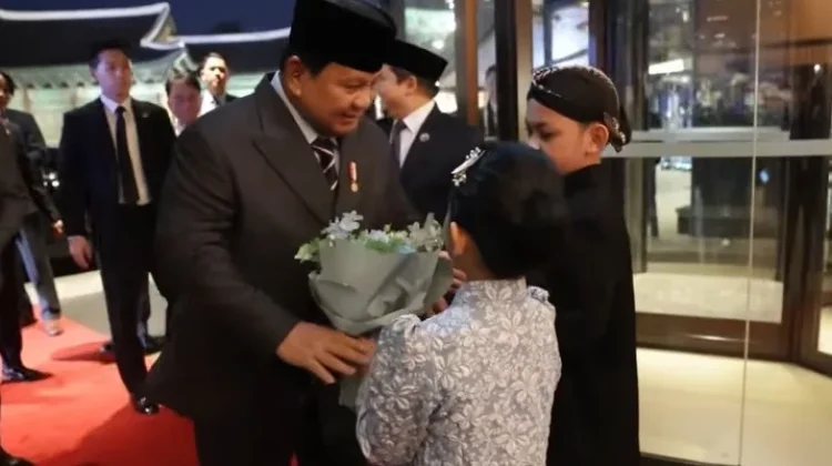 Anak-Anak Indonesia Sambut Prabowo di Seoul: Deg-degan tapi Bangga