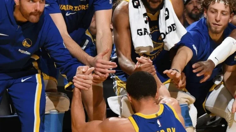 Kabar Baik, Stephen Curry Segera Kembali Bela  Warriors