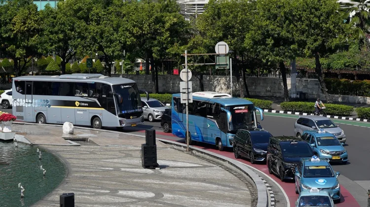 Bluebird Catat Pendapatan Tinggi Perkuat Fondasi Bisnis