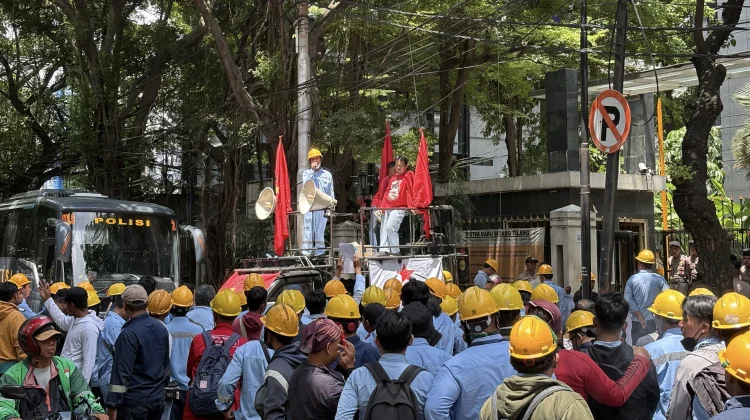 Ratusan Buruh Gelar Aksi Damai Terkait Putusan Pailit