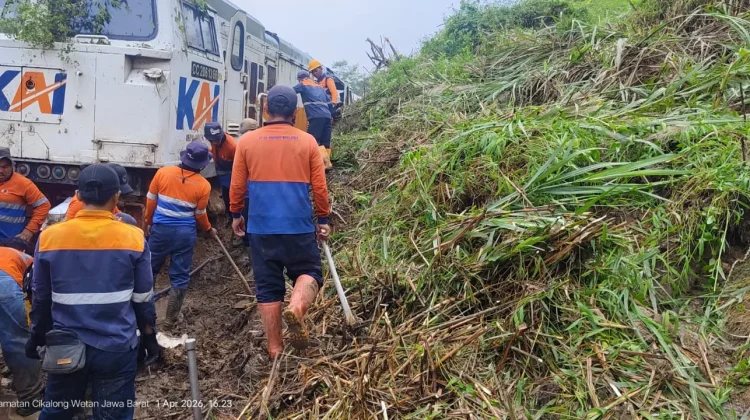 KAI Percepat Penanganan Longsor Jalur Rel Maswati hingga Sasaksaat