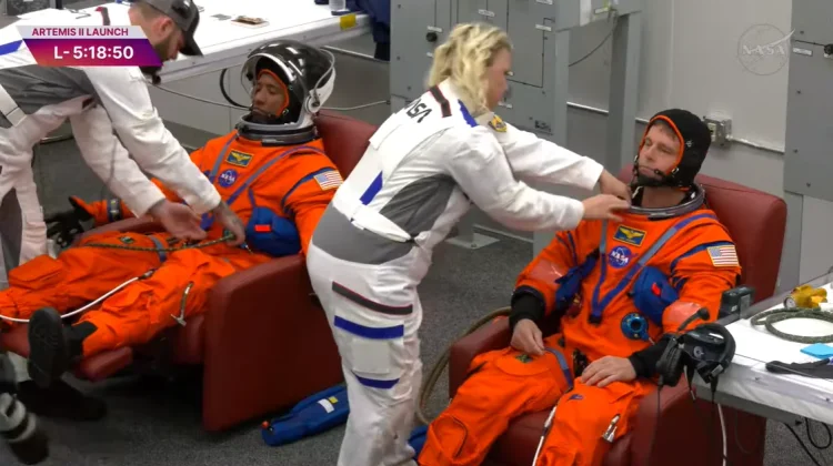 NASA Matangkan Persiapan Peluncuran Artemis II, Kru Kenakan Baju Antariksa