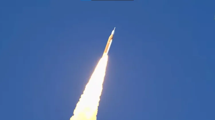 Roket Artemis II NASA Sukses Lepas Landas