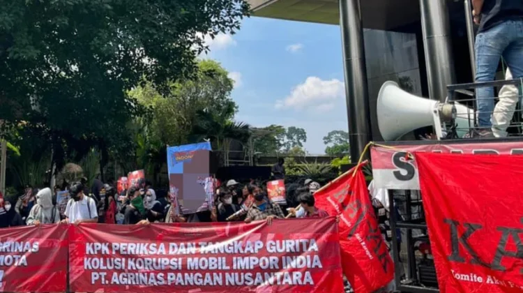 Pemuda Antikorupsi Angkat Isu Impor Pikap di Depan KPK