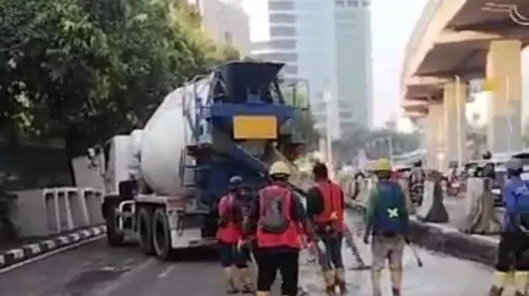 Perbaikan Jalur Lambat Jalan Rasuna Said, Lalu Lintas Alami Kepadatan