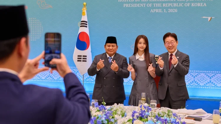 Carmen H2H Pose 'Finger Heart' Bersama Presiden Prabowo dan Presiden Lee Jae Myung