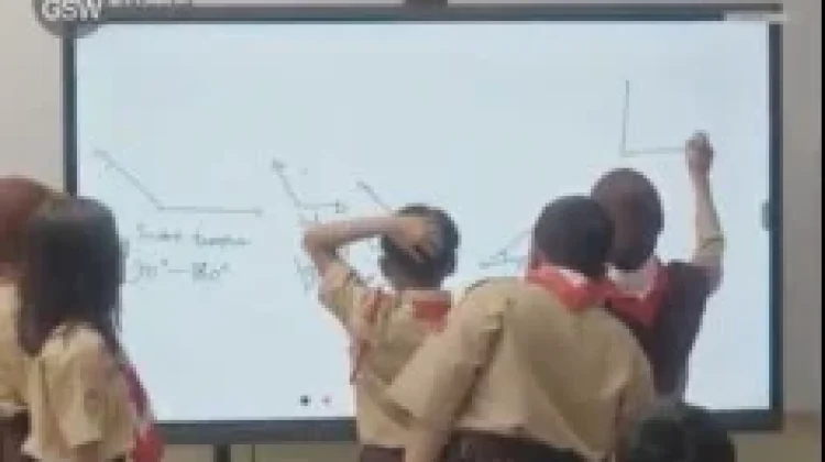 Papan Tulis Interaktif Disorot Dunia, Pendidikan Indonesia Bertransformasi