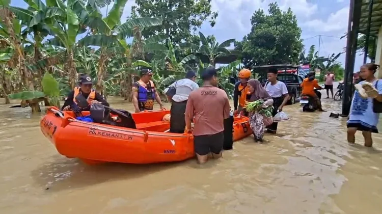 Banjir Melanda Demak, Jateng  Sebabkan 583 Orang Mengungsi