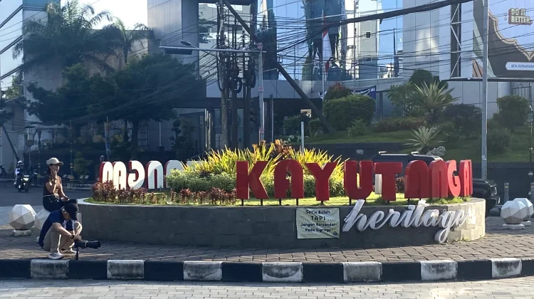 BERITA FOTO: Libur Paskah di Kayutangan, Antara Lensa dan Keringat