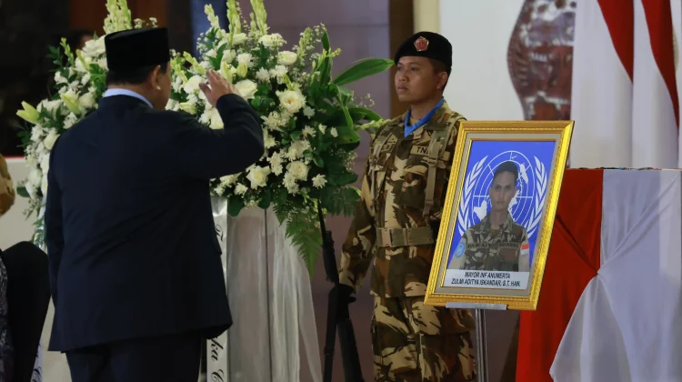 Presiden Beri Penghormatan Terakhir Tiga Prajurit TNI Gugur di Misi UNIFIL