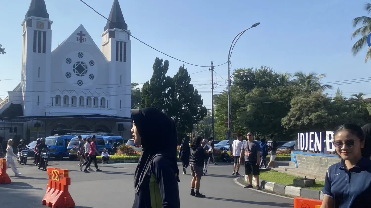 BERITA FOTO: Hangatnya Paskah di Malang, Ribuan Warga Berbagi Ruang Dalam Harmoni