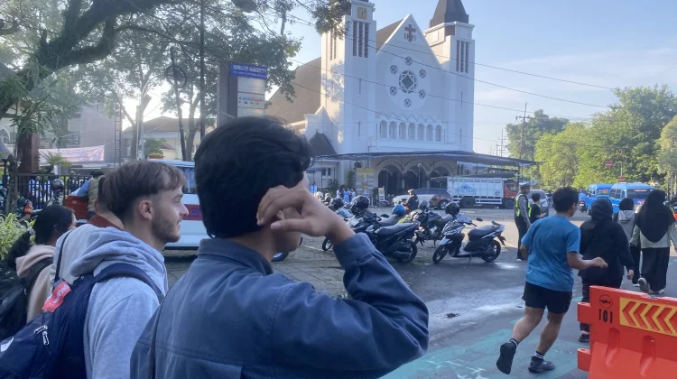 BERITA FOTO: Hangatnya Paskah di Malang, Ribuan Warga Berbagi Ruang Dalam Harmoni