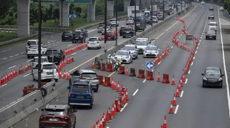 Arus Balik Libur Paskah Padat, Contraflow Diberlakukan di Tol Jakarta-Cikampek