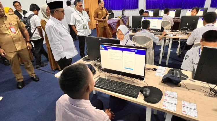 Tinjau Pelaksanaan TKA Jenjang SMP, Mendikdasmen Beri Strategi Mengerjakan Soal