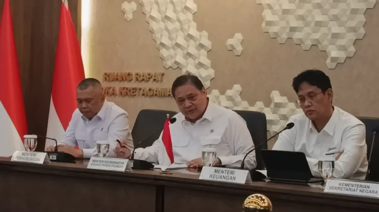 Menko Airlangga Sebut Harga Tiket Pesawat Domestik akan Naik hingga 13 Persen