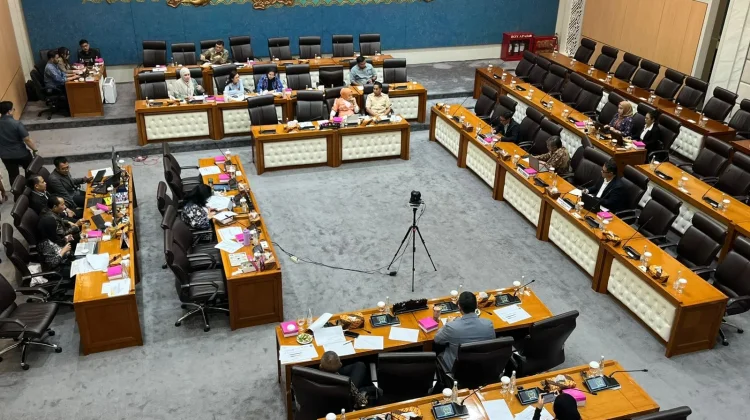 Soroti Ketimpangan Air Bersih, DPR Ungkap Ketergantungan Tinggi pada AMDK