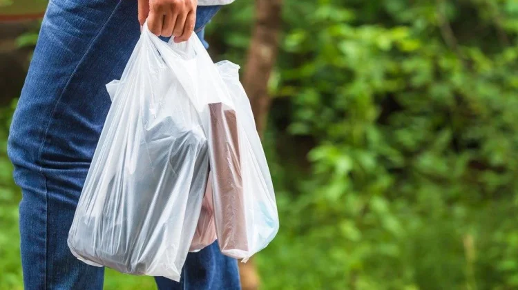 Mengenal Nafta Minyak Bumi, Biang Kerok Harga Plastik Melonjak Tinggi