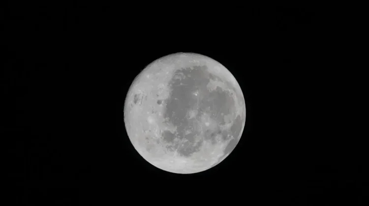 Hari Ke-6 Misi Artemis II: Potret Tampak Belakang Bulan yang Tak Terlihat dari Bumi