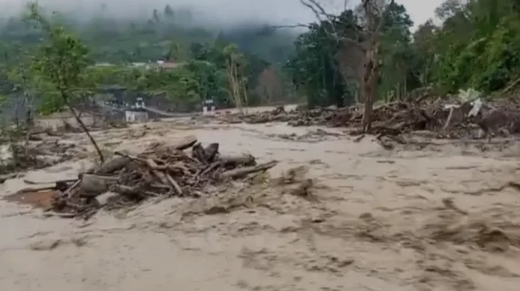 Banjir Aceh Tengah Buat Beberapa Kampung Terisolir