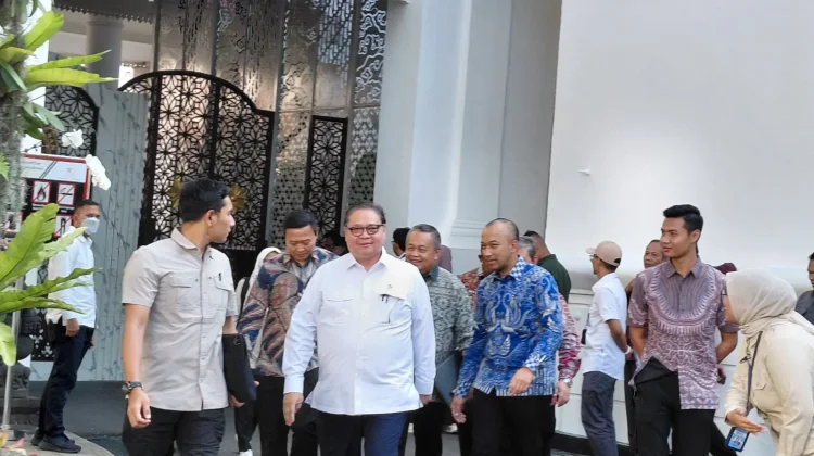 Airlangga-Seskab Teddy Pastikan Wacana Pemotongan Gaji Menteri Belum dibahas
